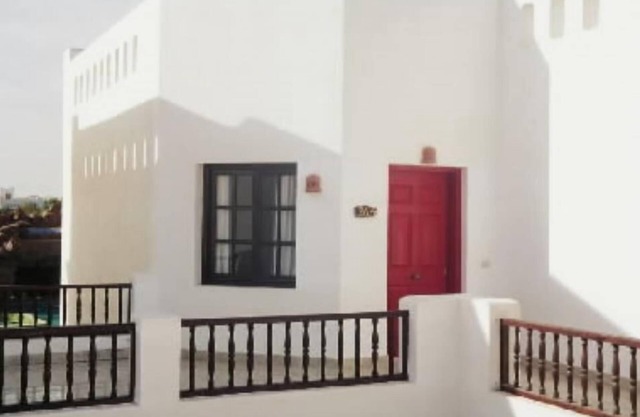 Lovely Poolside Apartment - 93m² - Sleeps 4-6