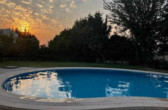 Lovely summer house with pool