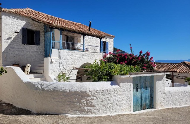 Lovely traditionnal house with sea view