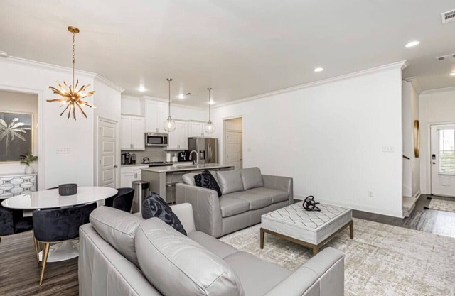@LSU-2 HOMES-6 BdRm Mid/LongTerm