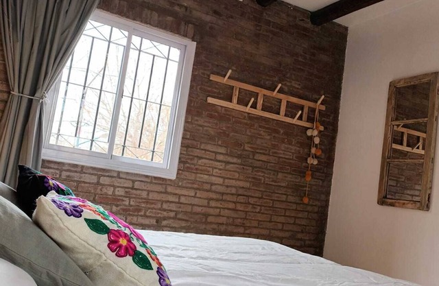 Luminoso departamento con cochera en Godoy Cruz, Mendoz a. Para 1 a 3 personasn