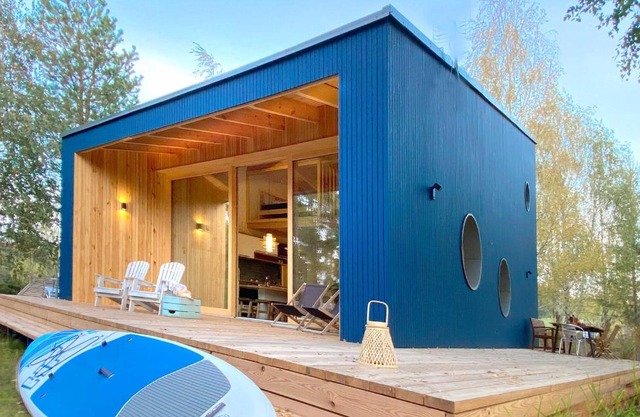 Lunette Lodge for 10 guests, 50 m from the lake, sauna, hot tube