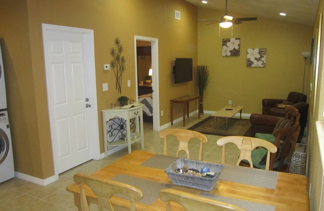 Lutz Cottage Apartment - Beaches/Busch Gardens/Disney/USF/Pets