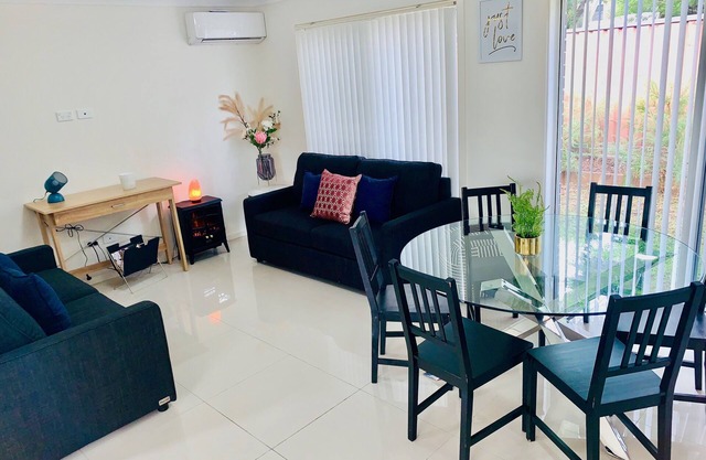 Lux 5 Star, New House, Sleeps 6, Air con