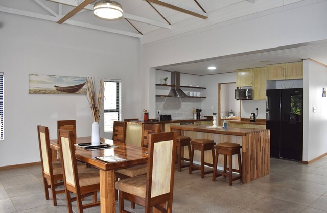 Luxurious Coastal 6 sleeper in Golf Estate