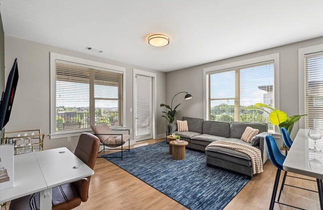 Luxe King 3BR Suite in Waverly Charlotte!