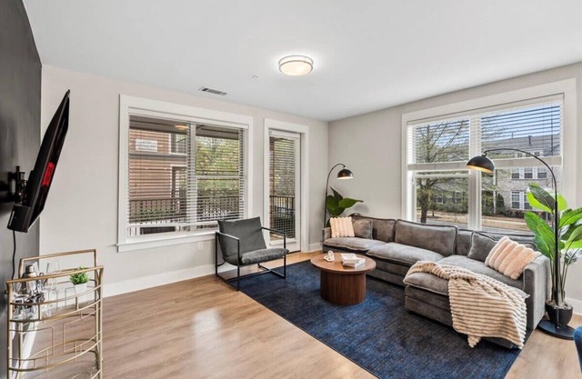 Luxe King 3BR Suite in Waverly Charlotte!