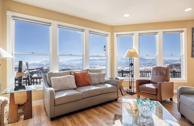 Luxe Mountain Estate | Stunning Views + Hot Tub