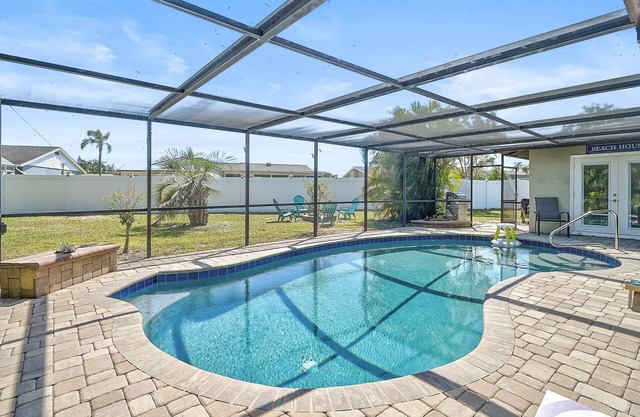 Luxe Oasis w/Private Pool, Fire Pit, Dog Friendly, Near Beaches, Shopping, Dining and Attractions!