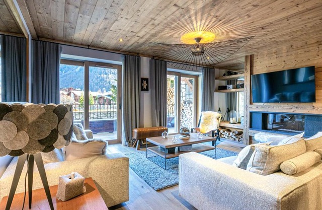 Luxueux 4 pièces avec balcon, cheminée et services conciergerie à Val-d'Isère - FR-1-694-65