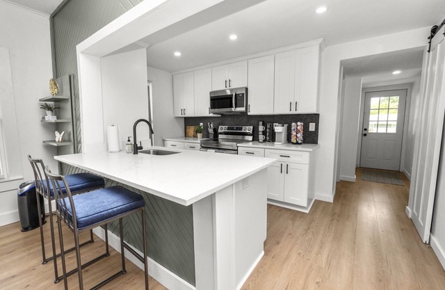 Luxurious 3BR Downtown Lakeland