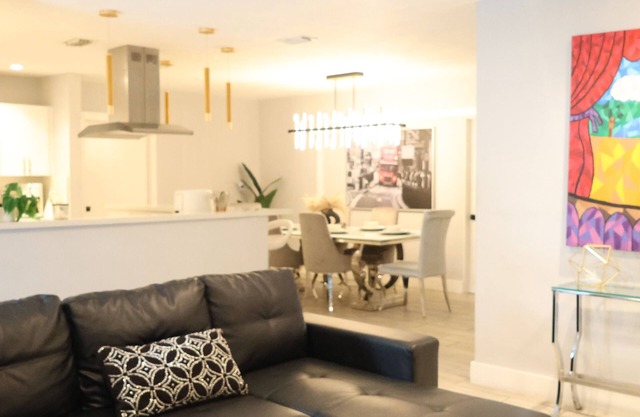 Luxurious and spacious house with excellent location, ideal for large families.