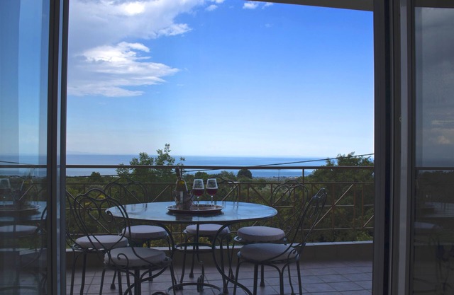 Luxurious apartment with stunning sea view.