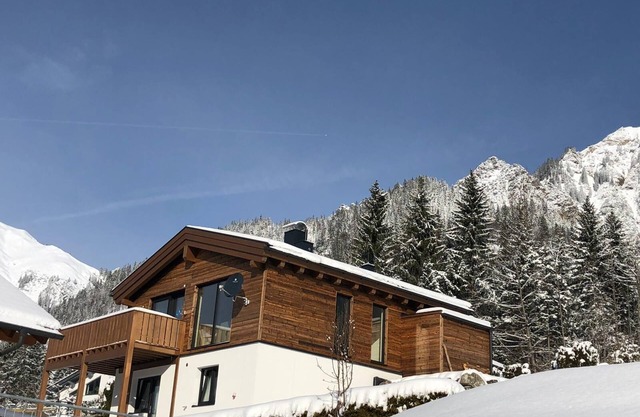 Luxurious Chalet, 7 adults, in sunny Klostertal