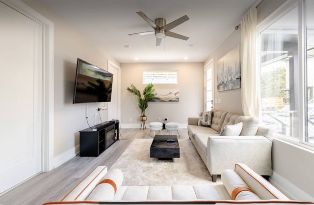 Luxurious Getaway Home with Rooftop Patio 10mins to downtown Durham and Duke