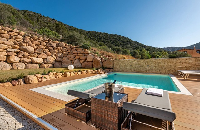 Luxurious Holiday Apartment with Terrace, Wi-Fi & Air Conditioning; Parking Available, Smaller Pets Allowed