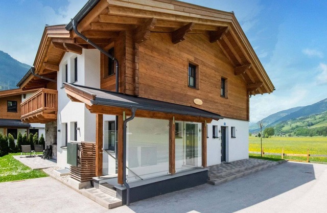 Luxurious holiday home with sauna in Niedernsill / Salzburgerland