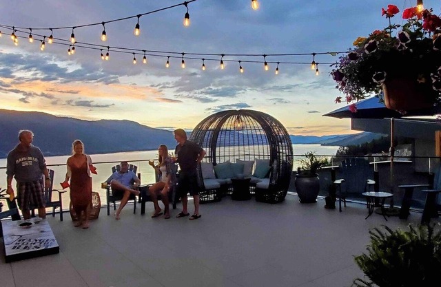 LUXURIOUS LEGAL LICENSED Penthouse Oasis @ Okanagan LakenLICENSED 4084946