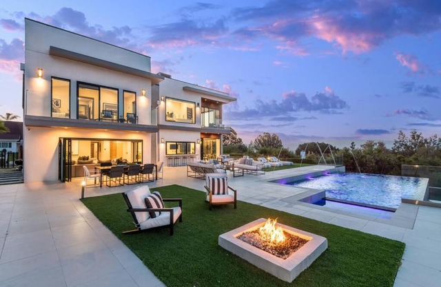 Luxurious Mansion Exquisite 6BR Home with Pool!