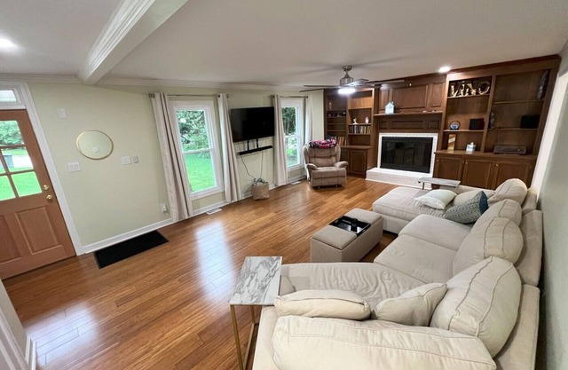 Luxurious, Pet-Friendly, 6-bed home near RDU and North Hills w/2-car garage