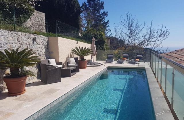 Luxurious, Quiet, and Peaceful, 3 floor villa, 5km from Monaco