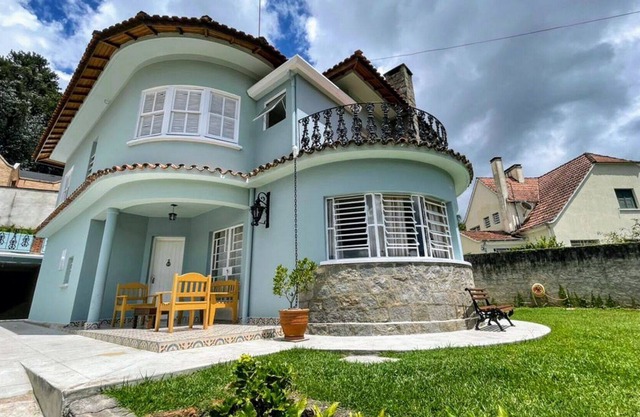 Luxurious residence in the heart of Capivari, 300 meters from Baden Baden.