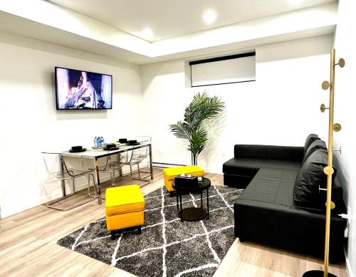 Luxurious & Stylish 2BR P/Suite, Near Vancouver