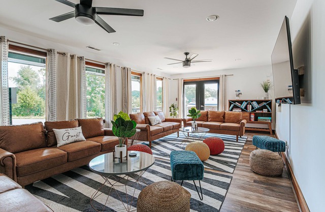 Luxury 1-BR Suite near Nelson 151 | Pet-Friendly!