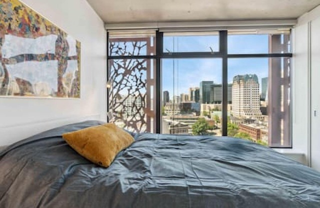 Luxury 1BR Condo, Downtown Vancouver!