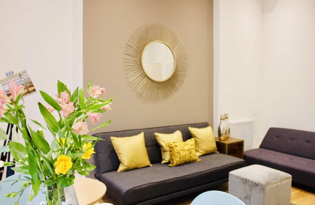 Luxury 2 Bed apartment- Zone 2 (10 mins into Central London)
