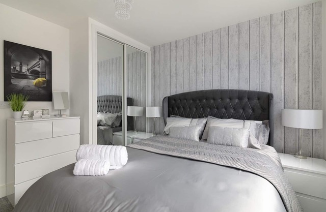 Luxury 2 bedroom apartment 5min from station