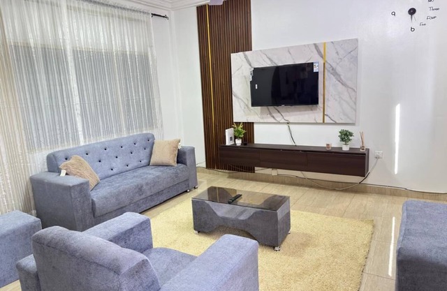 Luxury 2-Bedroom Suite in Lapaz/New Achimota