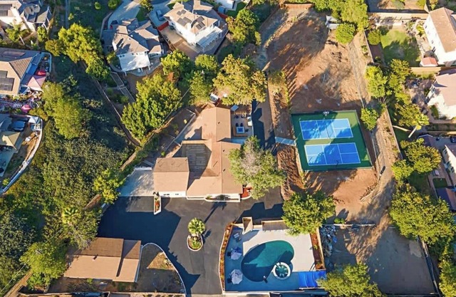 Luxury 2 Unit Home: Private Pool, Hot Tub & Games!