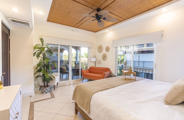 Luxury 2BR/2.5BA Condo in Tamarindo two blocks from the ocean w pool & elevator