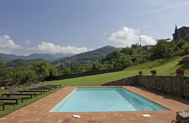 Luxury 300 sq.mt Villa, pool, wifi