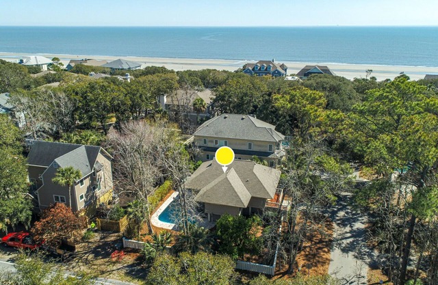 Luxury 4 BR home Pool Pet Friendly Short Walk to Beach Bikes & Beach Gear