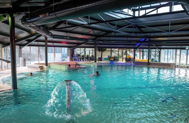 Luxury 4-person bungalow in the holiday park Landal Landgoed 't Loo