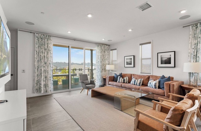 Luxury 4BR Retreat in Mission Valley Pool Gym & Prime Location #42120