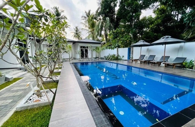 Luxury 5 cabanas at same land and all privet cabanas and only working to Beach