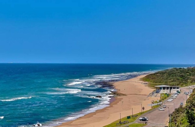 Luxury 6 sleeper: nature’s symphony of ocean, beach, 180degrees views & dolphins