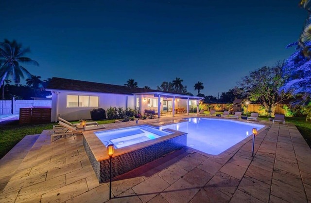 Luxury 7BR Villa Vizcaya Heated Pool Sauna Gym