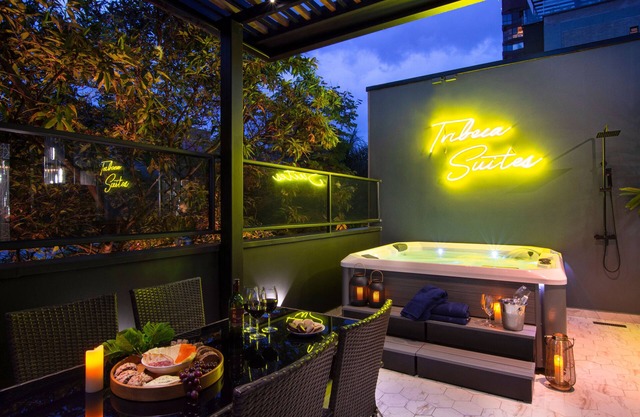 Luxury 8BR Villa with Rooftop and Jacuzzis on Lleras Park