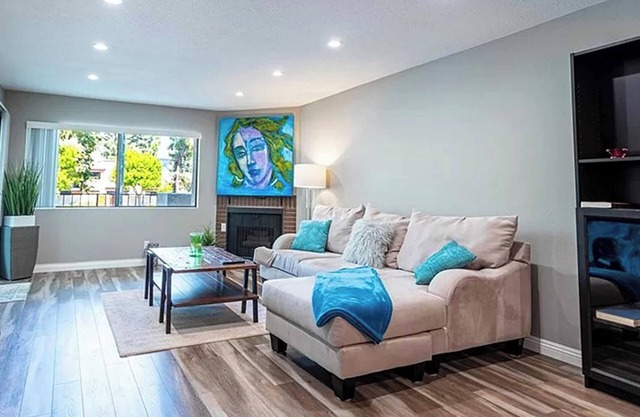 Luxury apartment in woodland hills