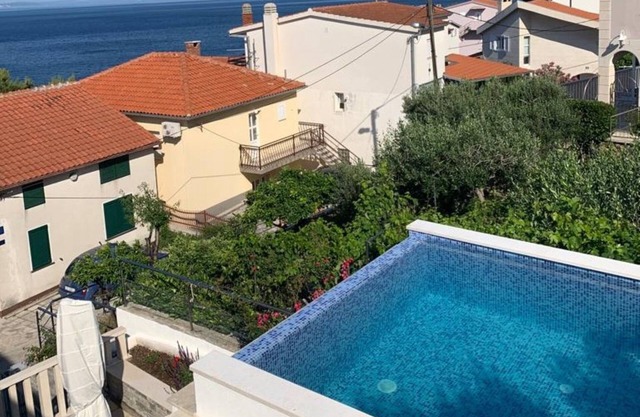 Luxury apt w shared pool,3 balconies and terrace