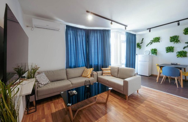 Luxury Art 4 Apartment