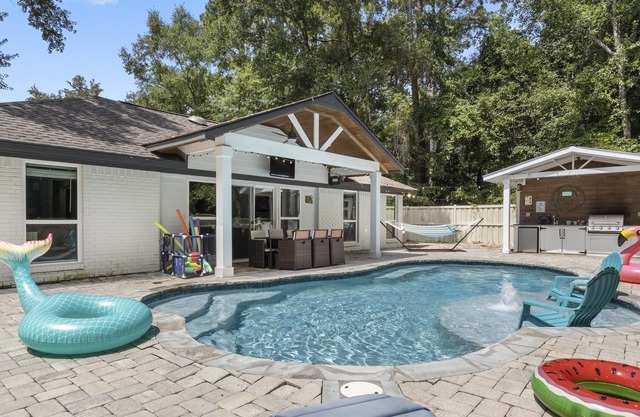 Luxury Bayou Experience - secluded pool in Ocean Springs!