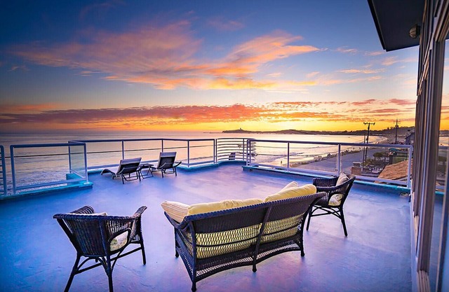 Luxury Beachfront Penthouse/Walk to the Beach, Restaurants, Entertainment