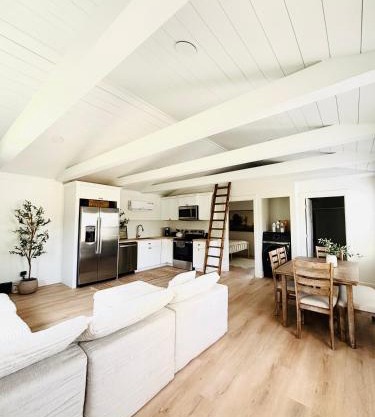 Luxury BoilingSprings Getaway