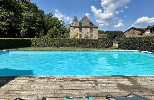Luxury castle with swimming pool and sauna
