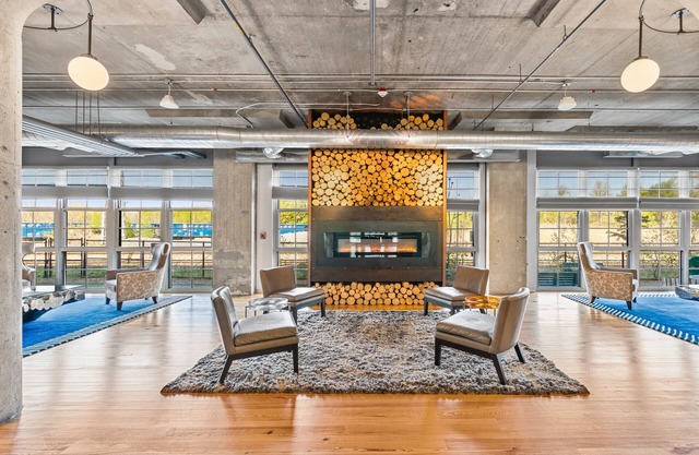Luxury Condo Near Downtown | King Bed, Gym, Pool
